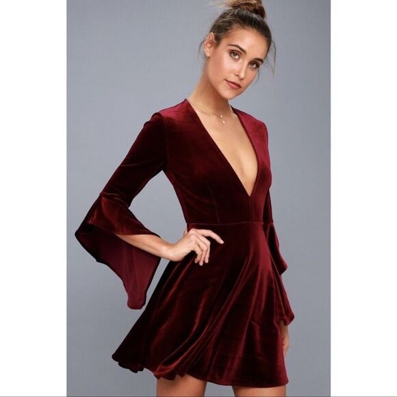 LULUS Women SZ Medium Wrapped in Luxe Burgundy Velvet Bell Sleeve Skater Dress - Picture 1 of 10